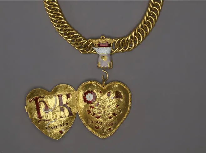 들판에서 33억 금목걸이 발견.png