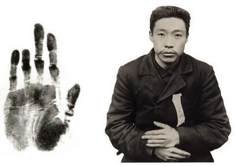 안중근 의사와 손도장.jpg