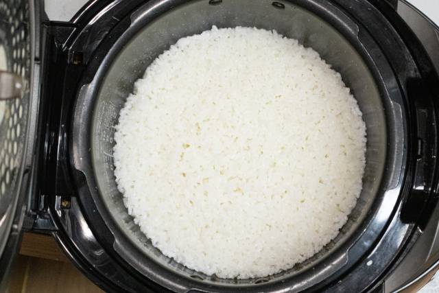 밥솥에 쌀 씻다간 신장 손상에 치매까지.jpg
